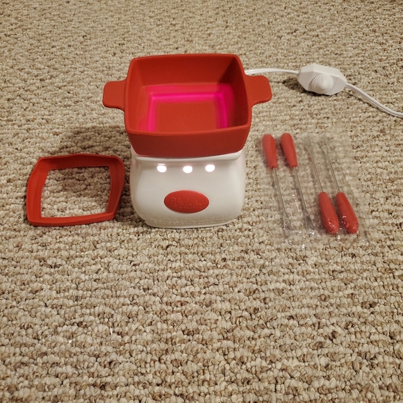 Velata Fun Fondue Warmer Maraschino Curve Red By Scentsy RETIRED - Picture 3 of 5